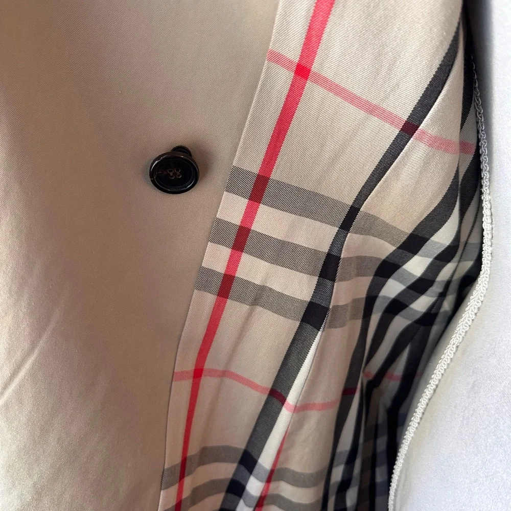 Burberry Beige Double-Breasted Trench Coat - Picture 4 of 12